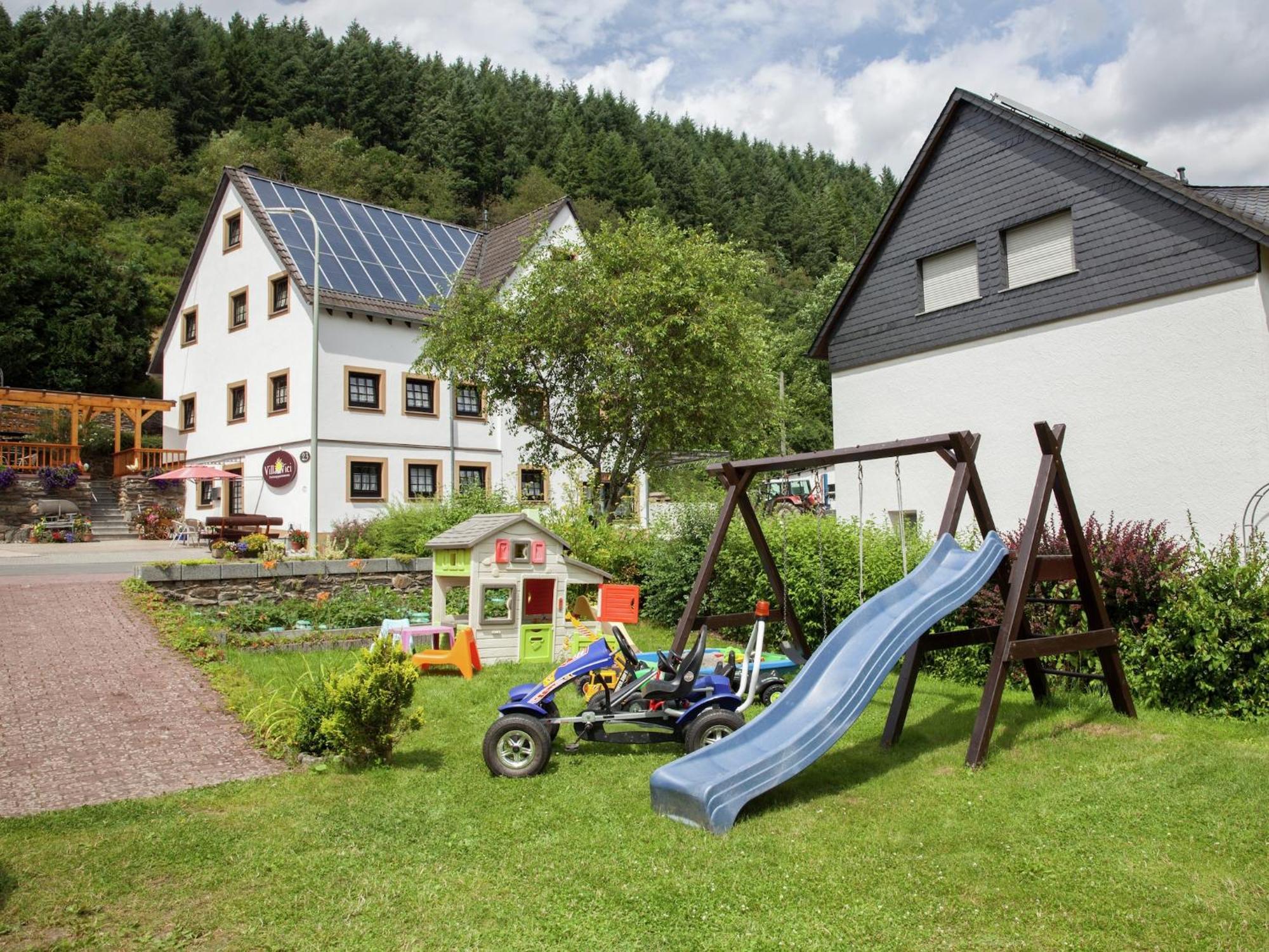 A Modern Apartment In The Hunsr Ck Region S Romantic Drohn Valley Merschbach Exterior foto