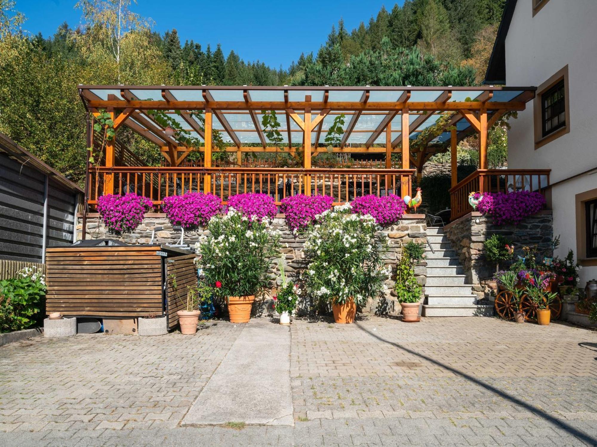 A Modern Apartment In The Hunsr Ck Region S Romantic Drohn Valley Merschbach Exterior foto